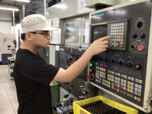 山形螺子工業株式会社